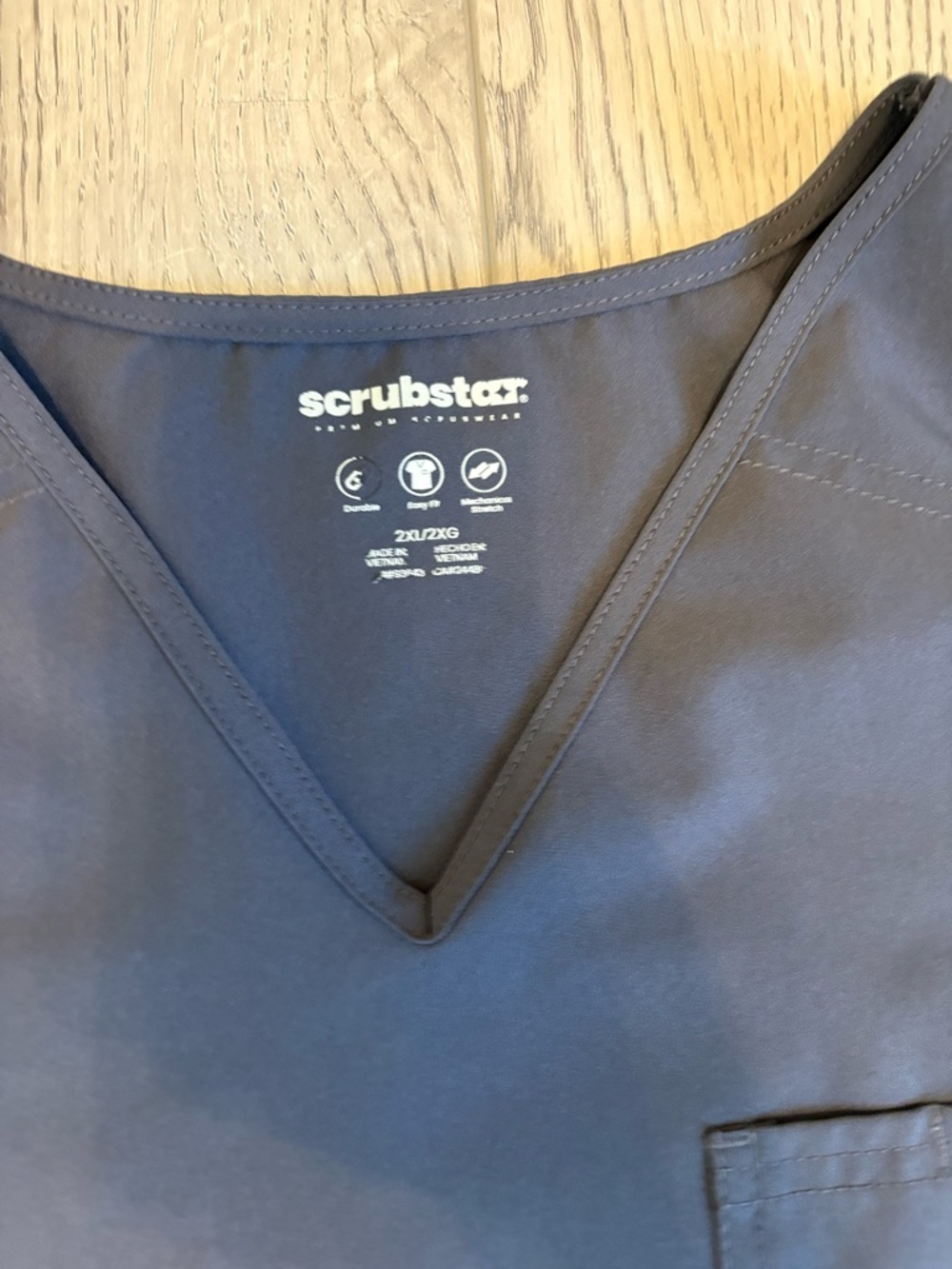 Scrubstar Unisex Short Sleeve V-Neck Scrub Top in Pewter Grey - Picture 3 of 5